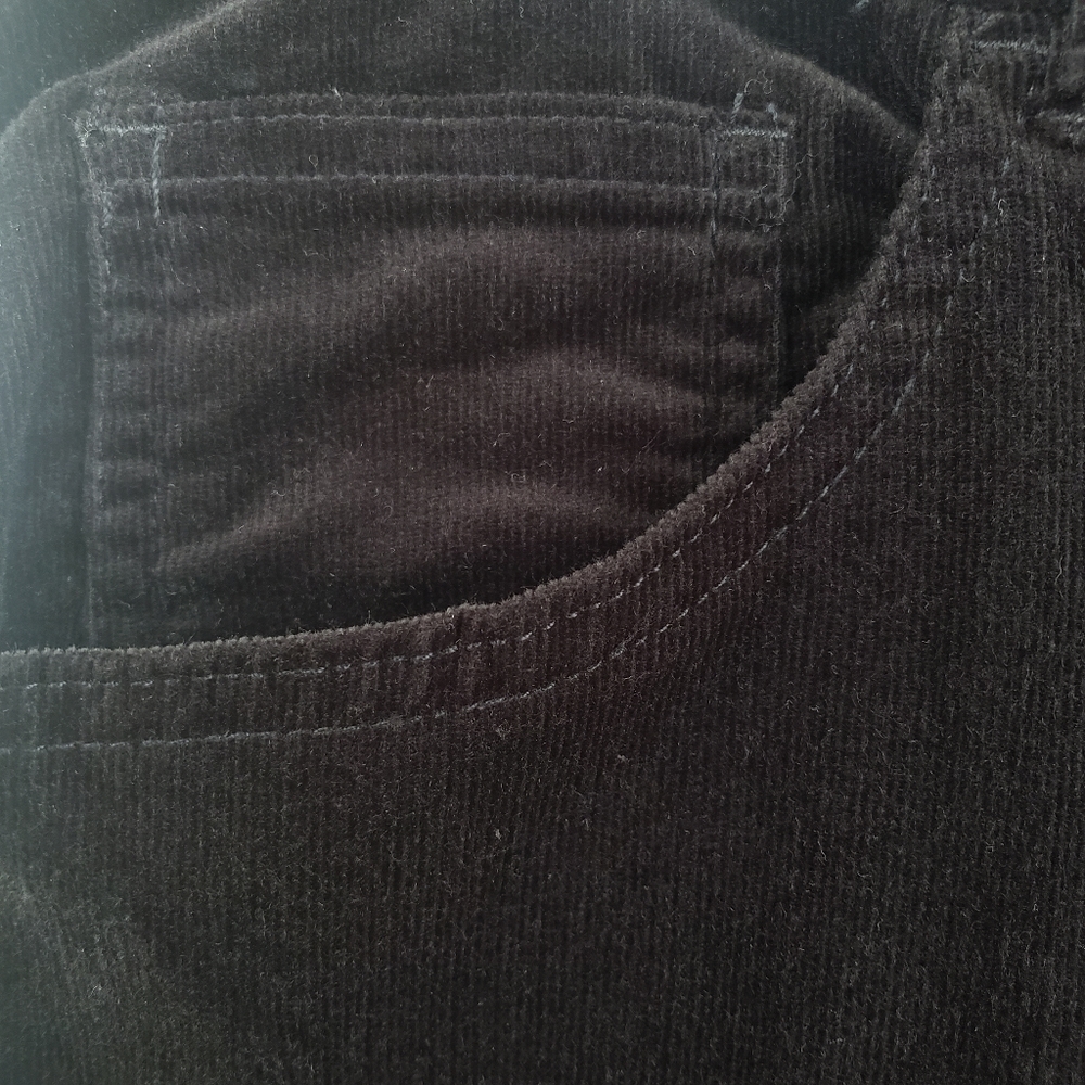 CHAPS Thin Corduroy Pants with slight leg flare. Black, Size 16 Regular